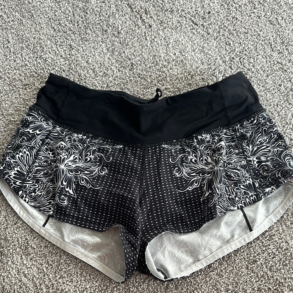 Patterned Women's Lululemon Speed Ups Shorts